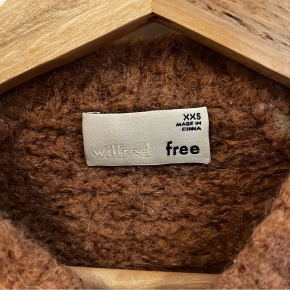 Aritzia Wilfred Free long-sleeve crop tops sweater in light brown and brown wool - Picture 2 of 6